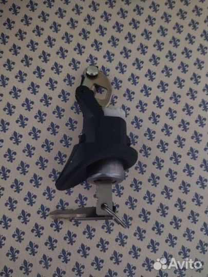 Личинка замка багажника Рено Логан 1