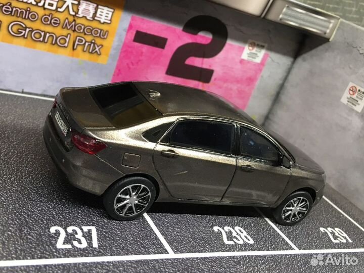 1:43 LADA Vesta Aura Signature