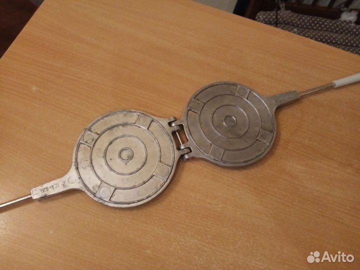 Едет к покупателю Вафельница