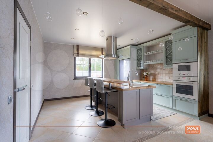 Дом 187,4 м² на участке 10 сот.