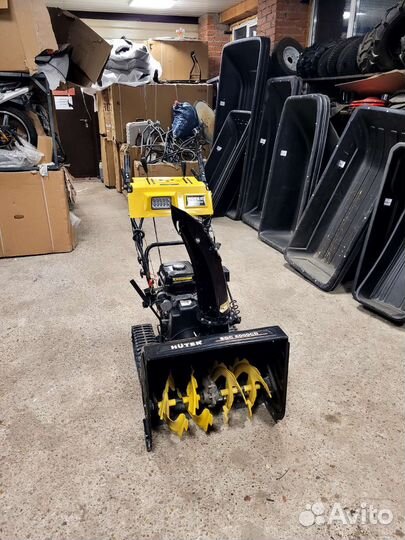 Снегоуборщик бензиновый гусеничный