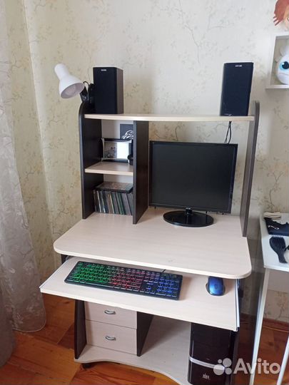 Компьютерный стол