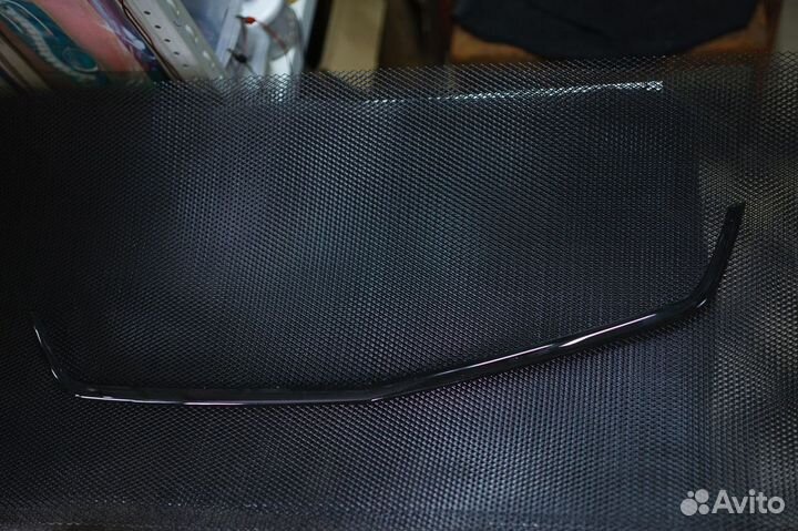 Накладка решетки черная на Лада Приора 2