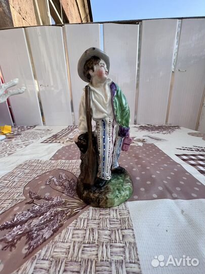 Статуэтки Юноши