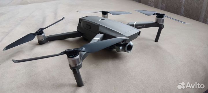 Квадрокоптер DJI Mavic 2 Zoom + шлем DJI Goggles