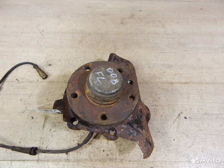 Кулак поворотный передний левый Opel Omega B