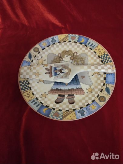 Тортовница с лопаткой