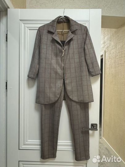 Женский костюм брючный