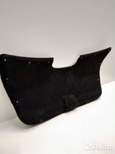 Обшивка крышки багажника задняя Skoda Rapid 1