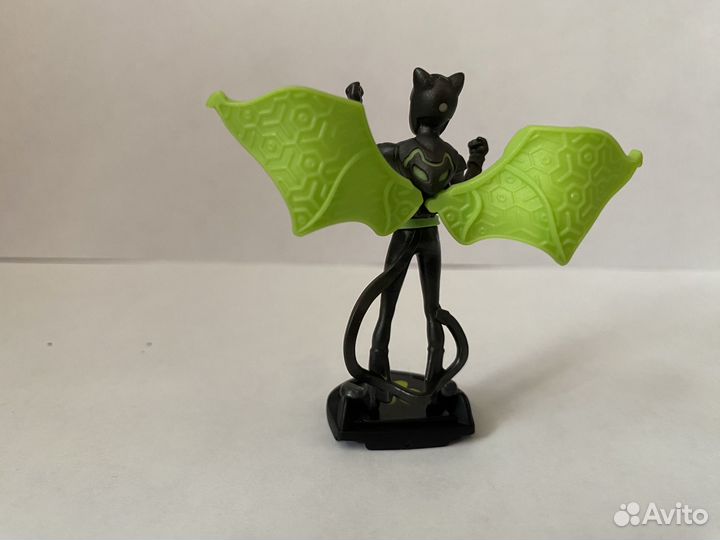 Фигурка из киндера супер кот