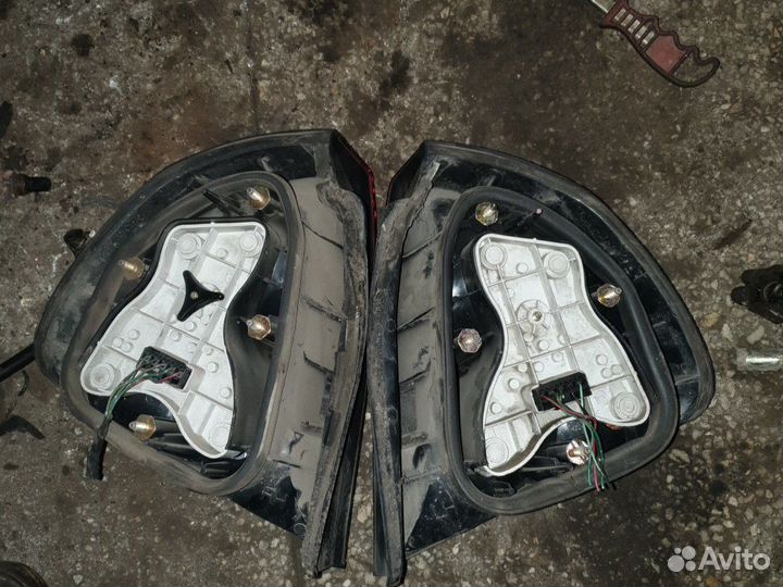 Фонарь задний правый Мицубиши Каризма хэтчбек