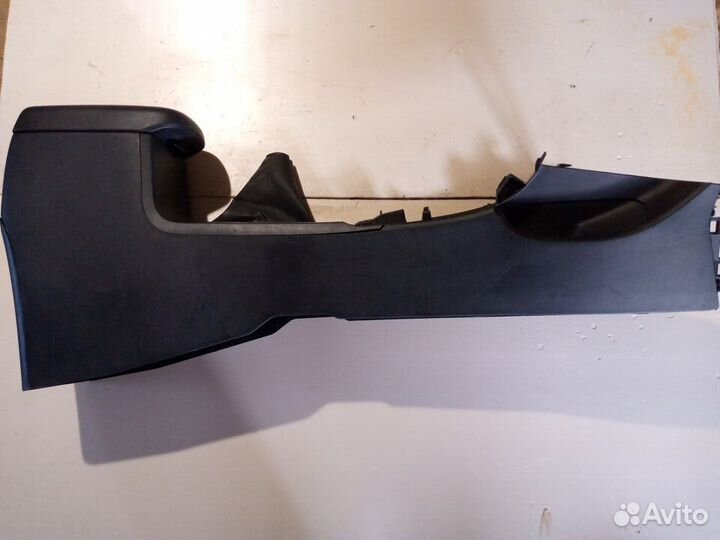 Подлокотник Toyota corolla 150