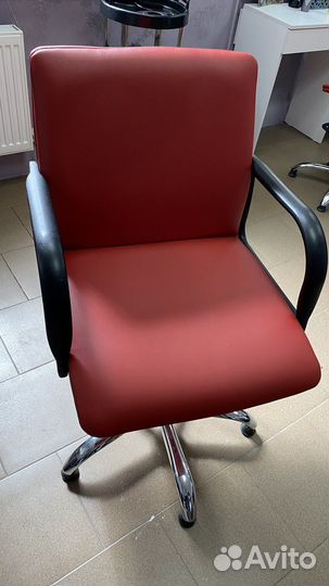 Кресла и тележки парикмахерские