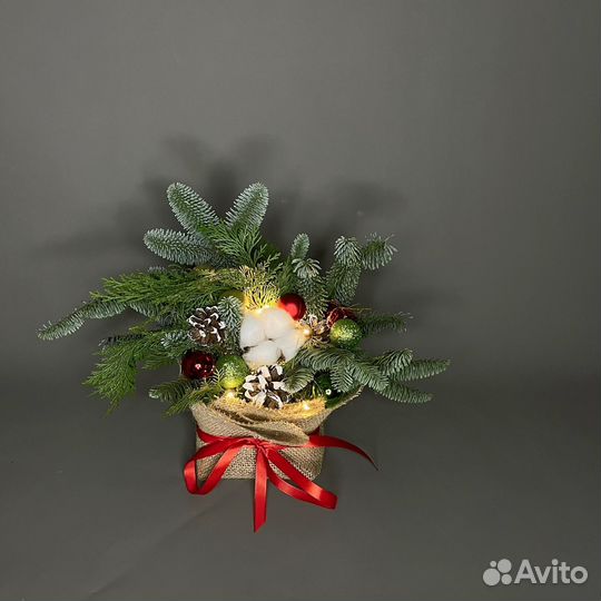 Новогодняя елка, композиция на стол с гирляндой