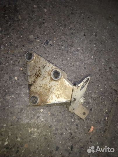 Кронштейн генератора Peugeot 306 Пежо 306