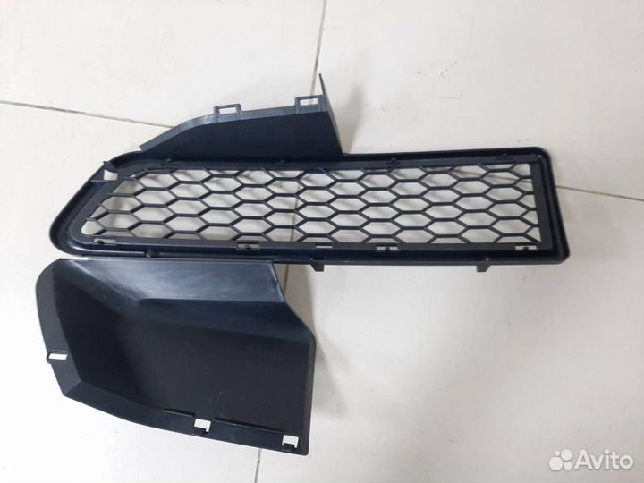 Решетка в бампер правая Renault Logan 1 2005-2014