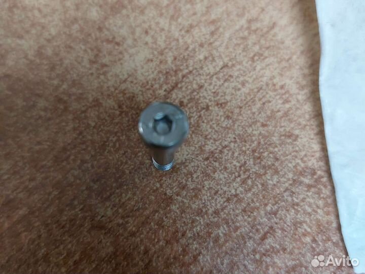 250000018 Болт BRP Sea-Doo