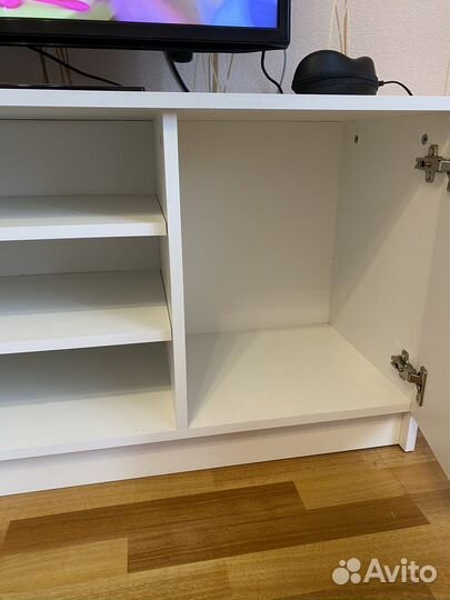 Тумба под телевизор белая