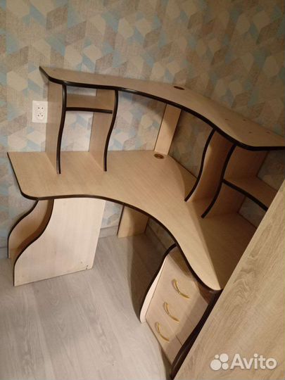 Компьютерный стол