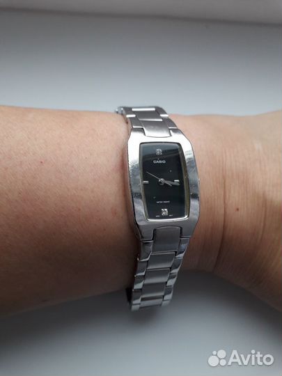 Часы на узкое запятье, б/у