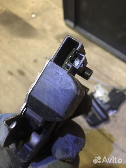 Замок Крышки багажника Mitsubishi Lancer X