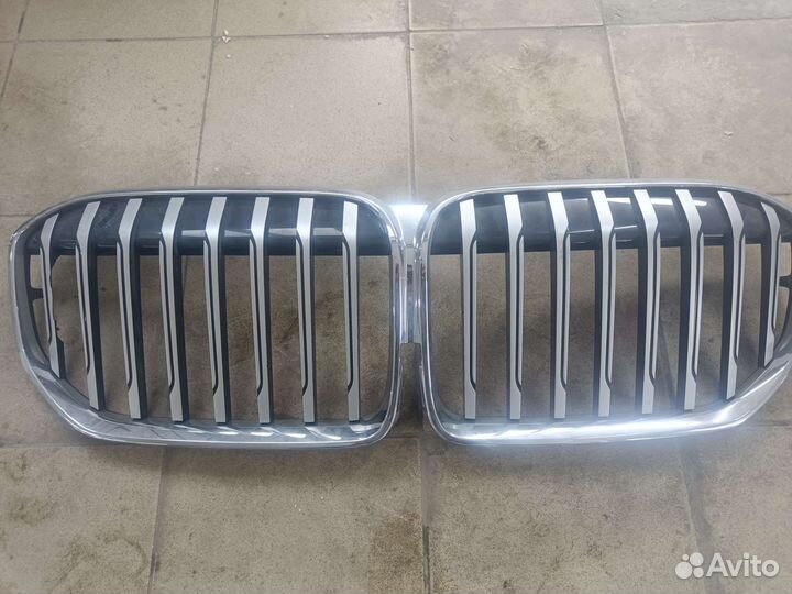 Решётки радиатора машины