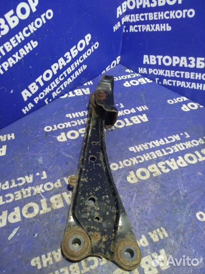 Задний правый продольный рычаг Toyota Rav4