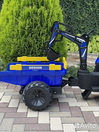 Электромобиль синий трактор