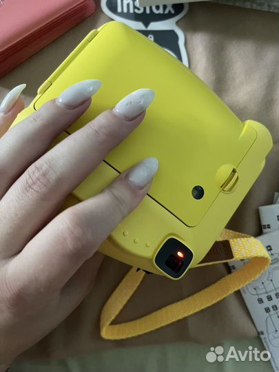 Компактный фотоаппарат instax mini 9