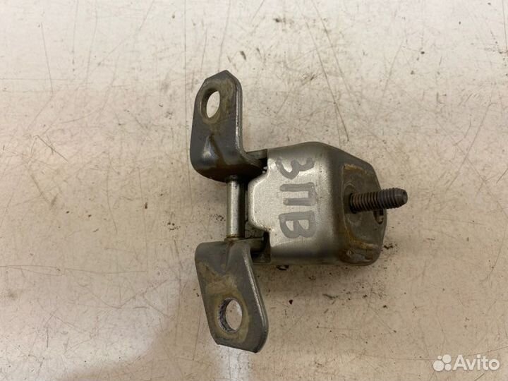 Петля двери задняя правая Mazda 6 седан GG 2.0