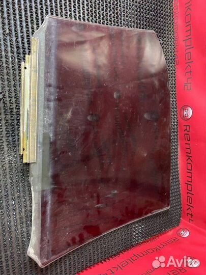 Стекло двери заднее левое Toyota Corolla EE101