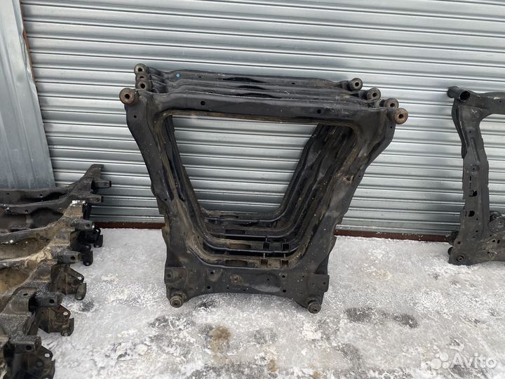 Подрамник передний на Nissan X-Trail T31