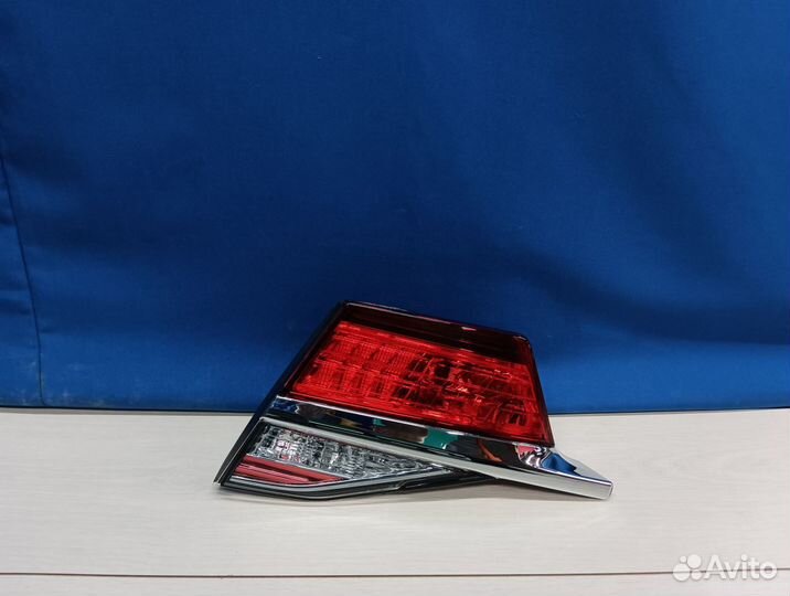Фонарь правый внутренний Toyota Camry 7 хв50 11-17