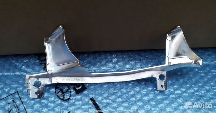 Хром отражателя фары Land Cruser 200 2016-2019