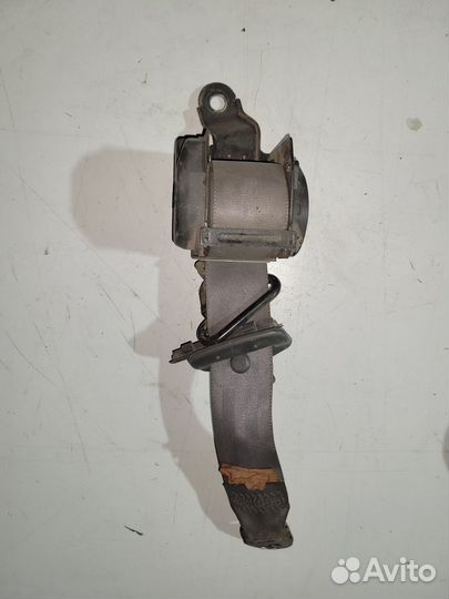 Ремень безопасности задний левый Toyota Camry XV10