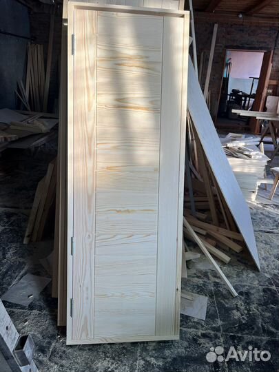 Дверь из массива дерева