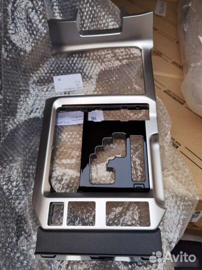 Накладка консоли Toyota Land Cruiser 200