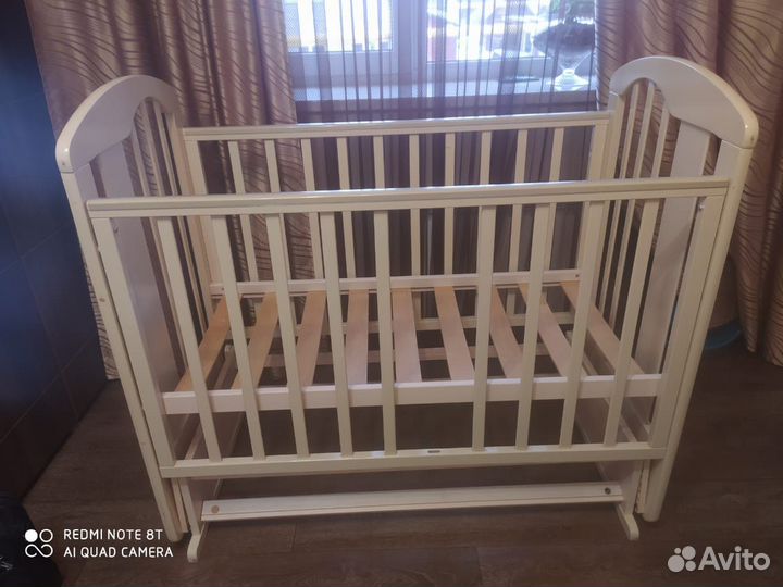 Кроватка из натурального дерева