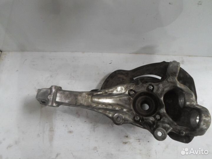 Цапфа/кулак поворотный передний левый Mercedes-Ben