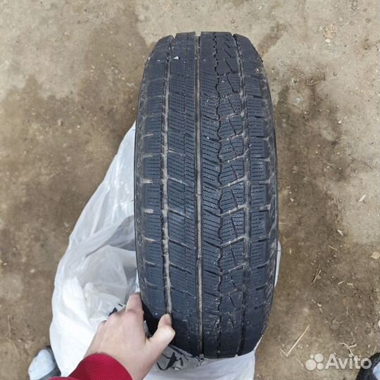 Zmax Icepioneer 868 195/65 R15 95T