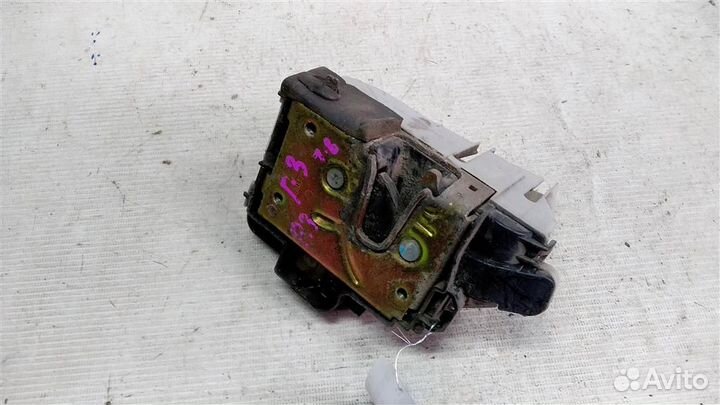 Замок двери задней правой volkswagen Golf III