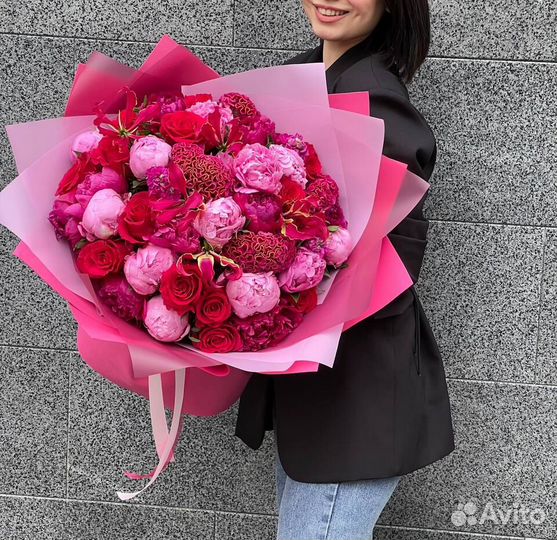 Цветы в шляпных коробках и классические букеты