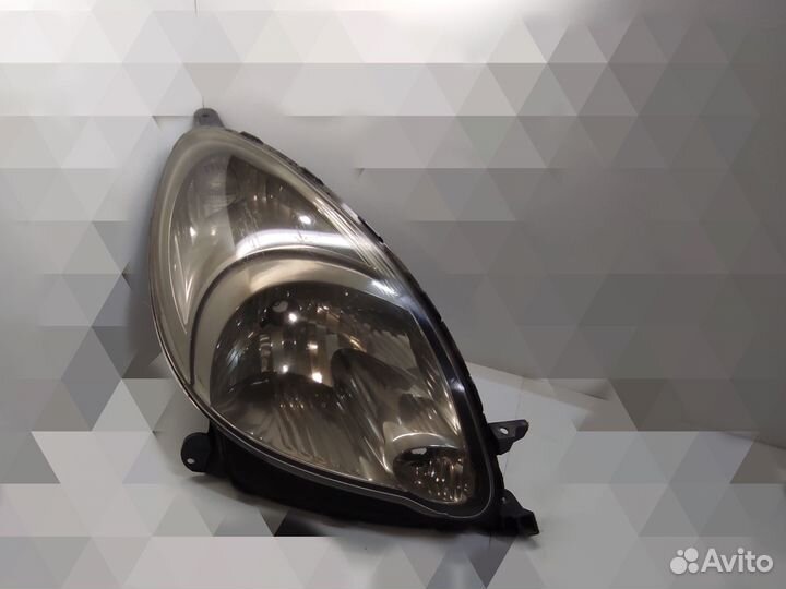 Фара правая передняя Toyota Funcargo Рестайл