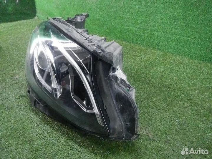 Фара правая Mercedes-Benz E-Class