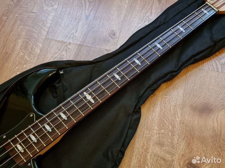 Yamaha Broad Bass BB424X Black