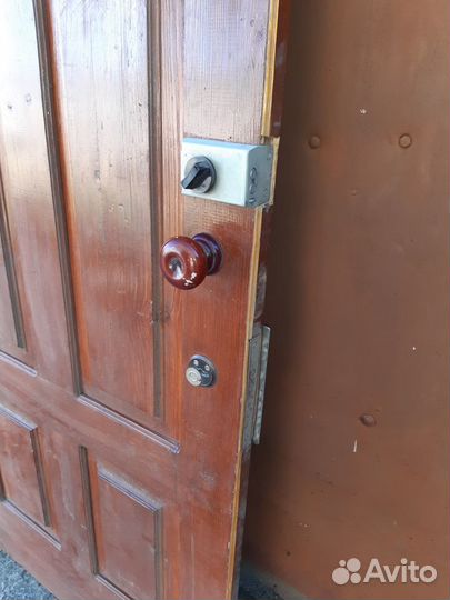 Продам входную дверь