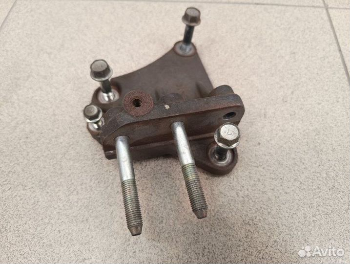 Кронштейн опоры двигателя Mitsubishi Galant Fortis