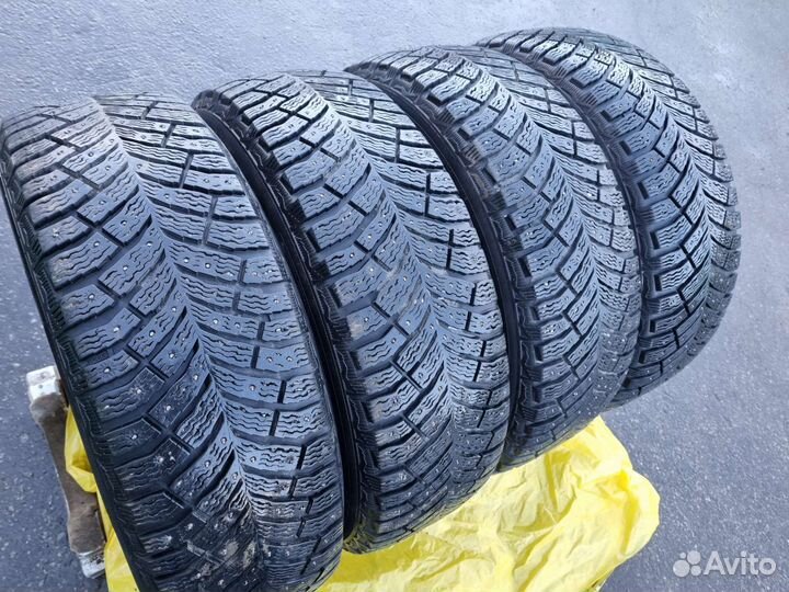 Michelin X-Ice North 4 215/65 R16