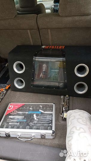 Сабвуфер и усилитель в автомобиль
