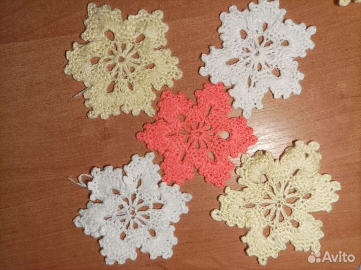 Вязаные снежинки (подставка для кружки)